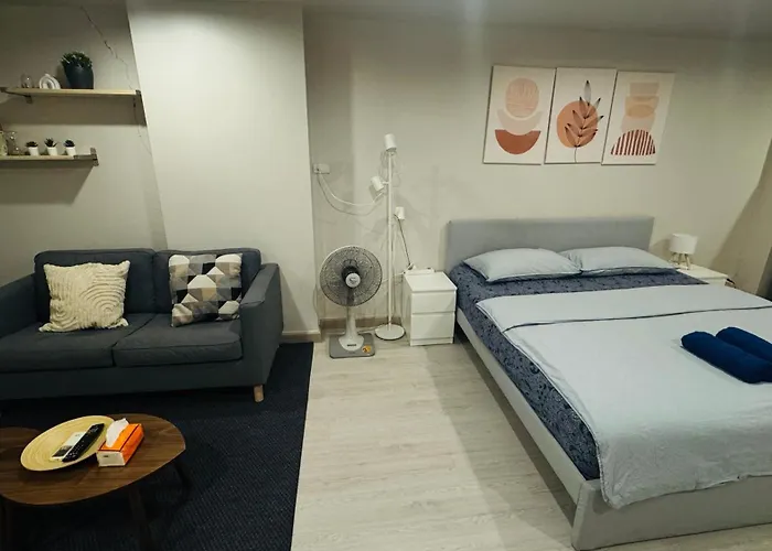 Silom Coller Aparment *